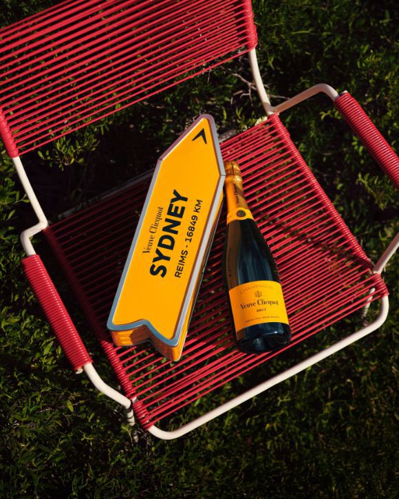 Veuve Clicquot Arrow